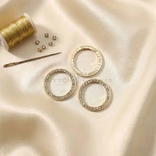[FA766 CRYSTAL GOLD]  Crystal Bazel Design Circular Pendant