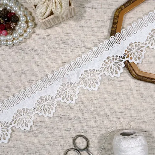 [19220-6 WHITE] One Side Border Shuttle Lace