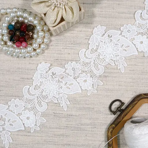 [30445 WHITE] Floral Design Shuttle Lace
