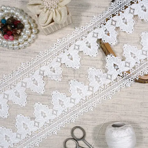 [A10037 WHITE] One Side Border Shuttle Lace