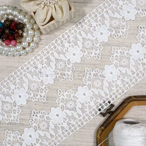 [A10029 WHITE] One Side Border Shuttle Lace