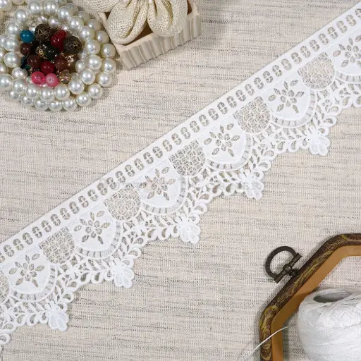 [A10030 WHITE] One Side Border Shuttle Lace
