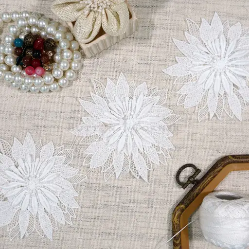 [AL2096 WHITE] Floral Design Shuttle Lace