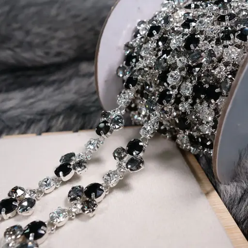 [H179 Jet + Black Diamond] Nontoxic White Base Cluster Style Four Claws Crystals Rhinestones Chain