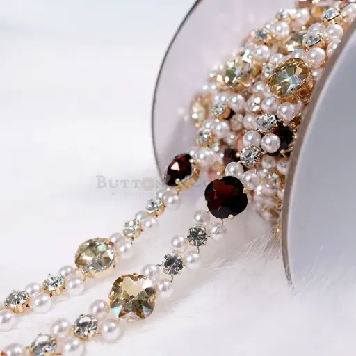 [H235 MULTI] Gold Base Asscher Cut Pearl Rhinestone Station Style Chain