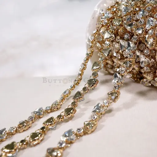 [H226 GSHA] Trendy Style Trillion Cut Crystal Rhinestone Chain