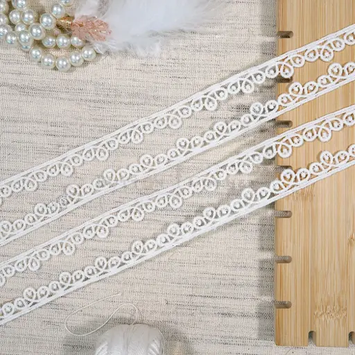 One Side Border Shuttle Lace