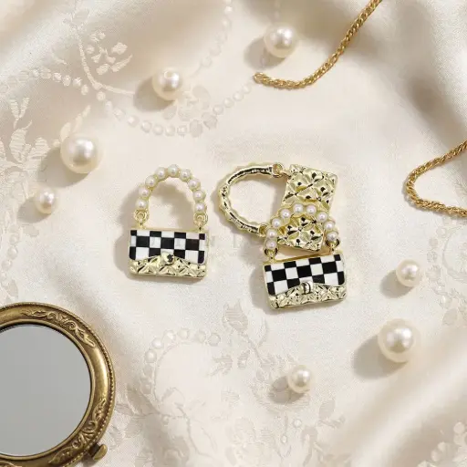 [FA784] Pearl Miniature Black & White Checkered Handbag Pendant