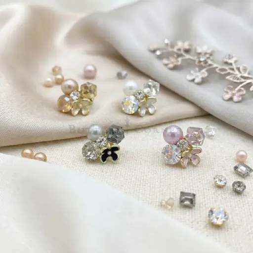 Light Gold Plated Rhinestone & Pearl Floral Cluster Pendant 
