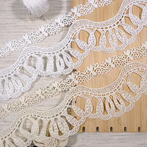 One Side Border Shuttle Lace
