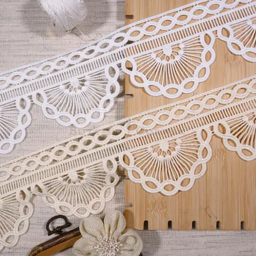 One Side Border Shuttle Lace