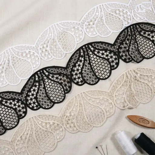 One Side Border Shuttle Lace