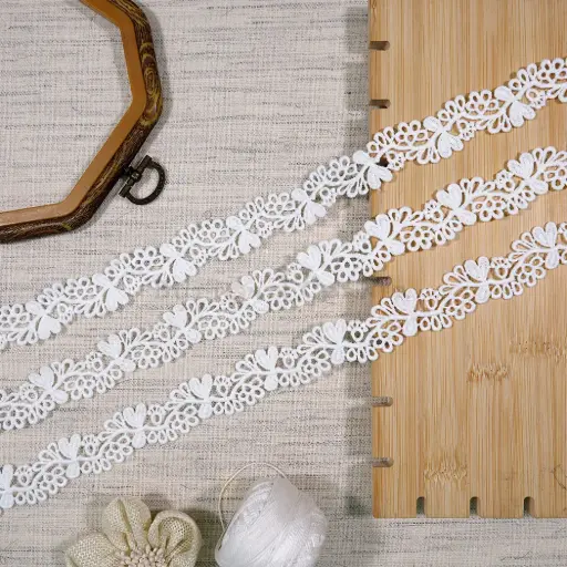 [SHTL361/36080-2 WHITE] Blossom Design Shuttle Lace
