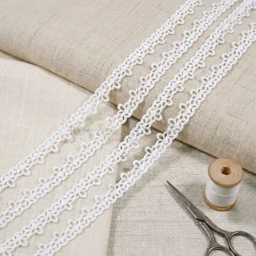 [SHTL368 WHITE] Blossom Design Zigzag Border Shuttle Lace