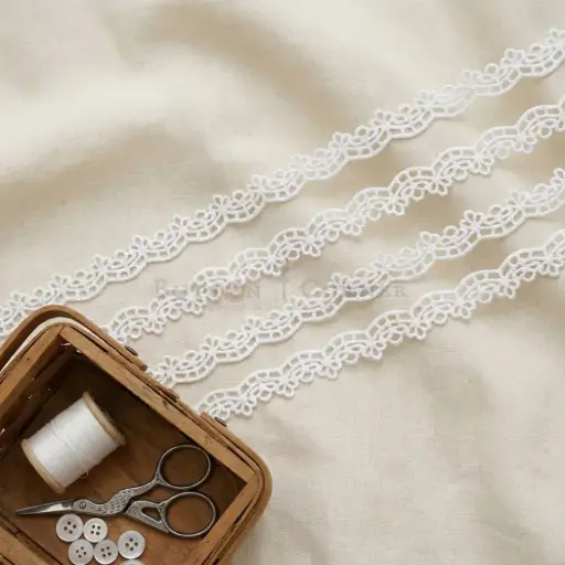 [SHTL370 WHITE] Blosoom Design Shuttle Lace