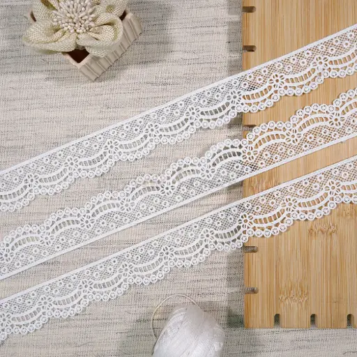 [SHTL371 WHITE] One Side Border Shuttle Lace