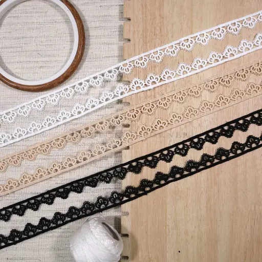 One Side Border Shuttle Lace