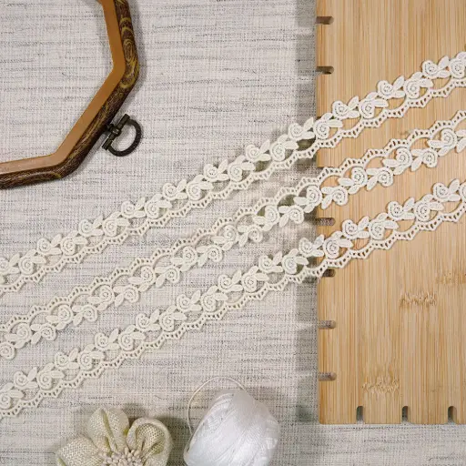 [SHTL380 CREAM] Flower Design Zigzag Border Shuttle Lace