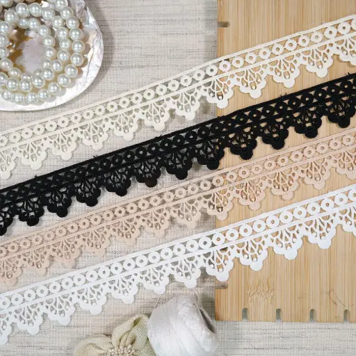 One Side Border Shuttle Lace