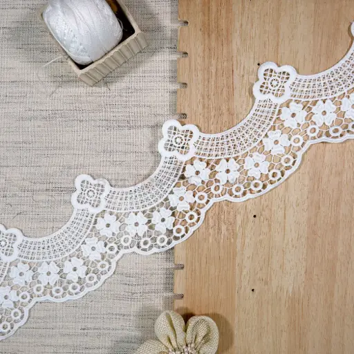 [SHTL395 WHITE] Blossom Design Shuttle Scallop Lace