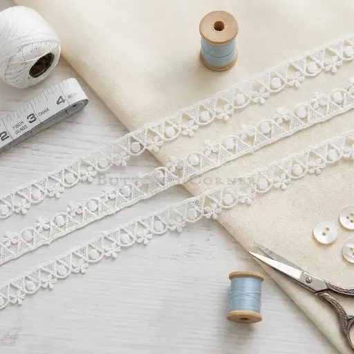 [SHTL399 WHITE] One Side Border Shuttle Lace