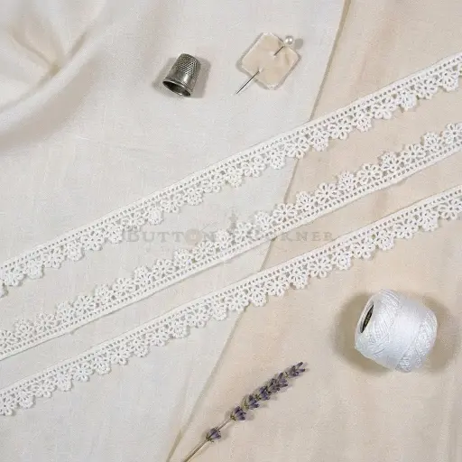 [SHTL400 WHITE] One Side Border Shuttle Lace