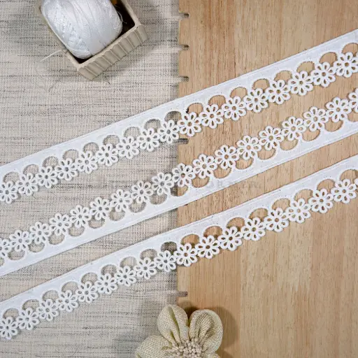 [SHTL403 WHITE] One Side Border Shuttle Lace