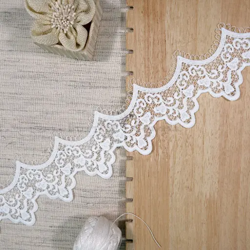 [SHTL407 WHITE] One Side Border Shuttle Lace