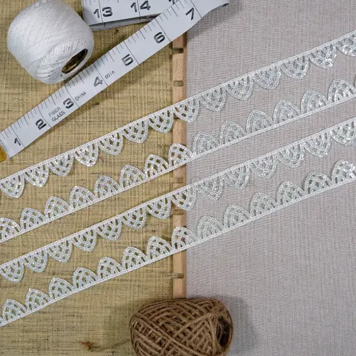 [LP954 WHITE] One Side Border Sequence Shuttle Lace