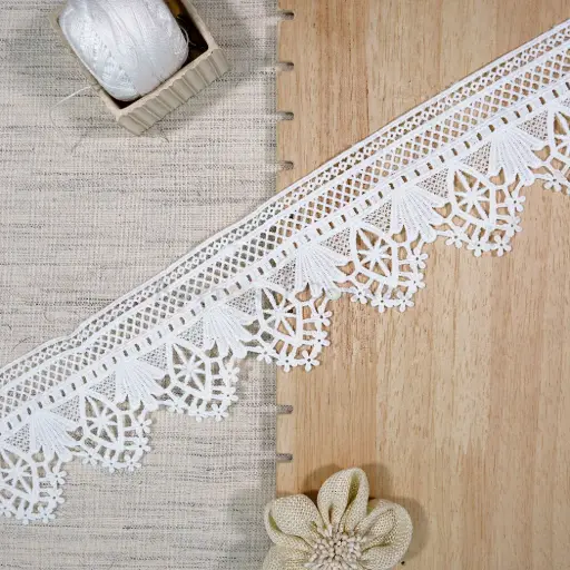 [SHTL413 WHITE] One Side Border Shuttle Lace