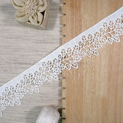 [SHTL414 WHITE] One Side Border Shuttle Lace