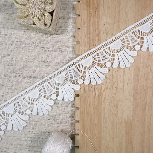 [SHTL415 WHITE] One Side Border Shuttle Lace