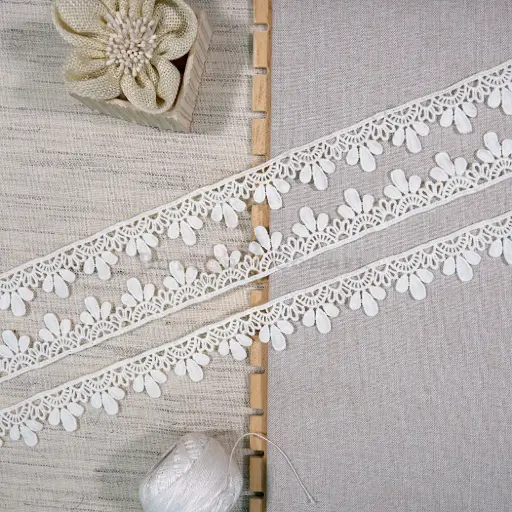 [SHTL418 OFF WHITE] One Side Border Shuttle Lace