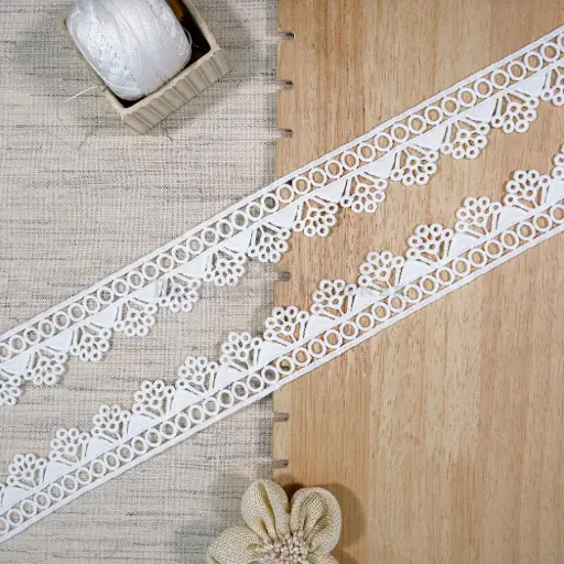 [SHTL428 WHITE] One Side Border Shuttle Lace