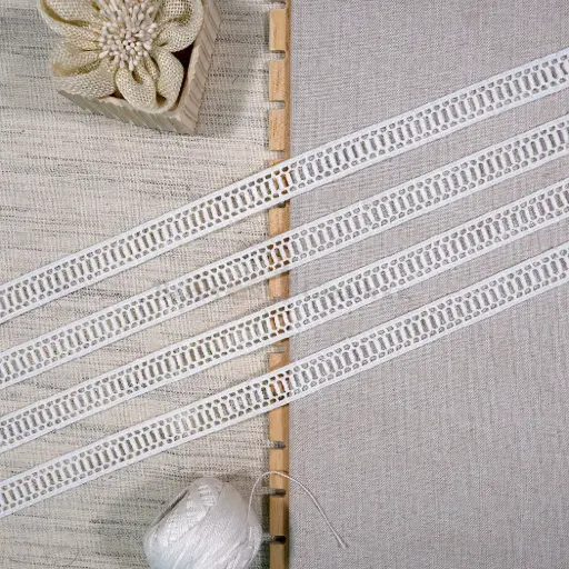 [SHTL434 WHITE] Double Side Border Shuttle Lace