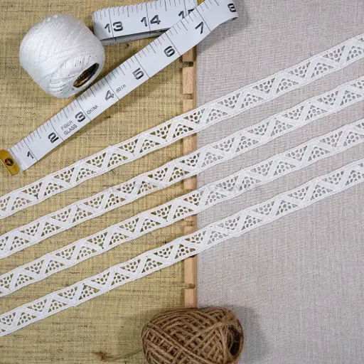 [SHTL437 WHITE] Double Side Border Shuttle Lace