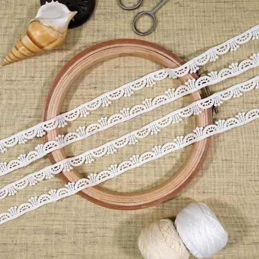 [SHTL438 WHITE] One Side Border Shuttle Lace