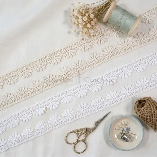 One Side Border Shuttle Lace