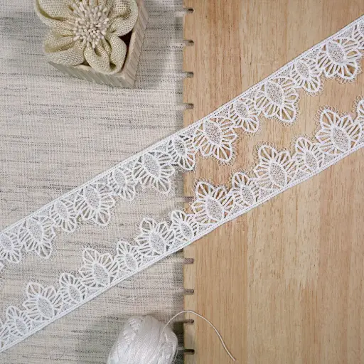 [SHTL405 WHITE] One Side Border Shuttle Lace
