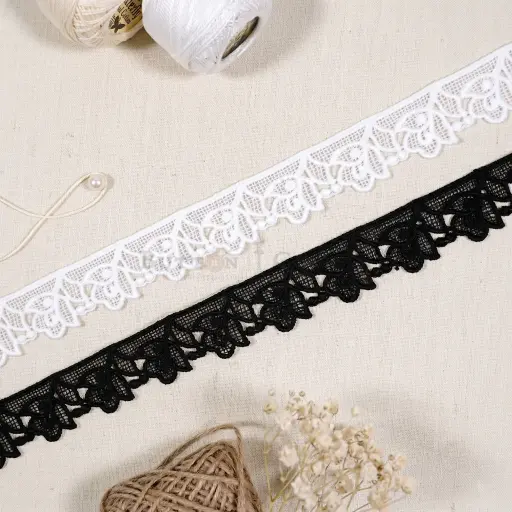 One Side Border Shuttle Lace