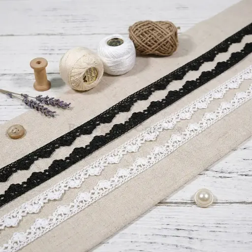 One Side Border Shuttle Lace