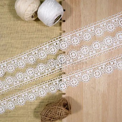 [86053-3 WHITE] One Side Border Shuttle Lace