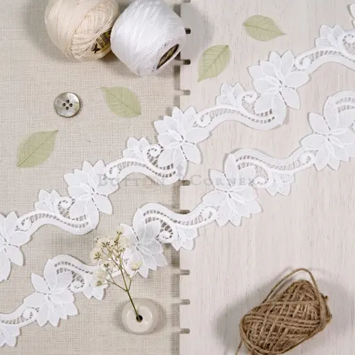 [A7161 WHITE] Floral Design Shuttle Scallop Lace 