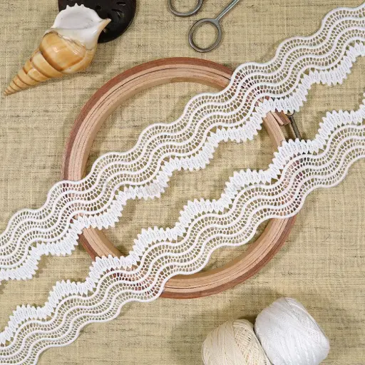 [SHTL445 WHITE] Wavy Design Shuttle Lace