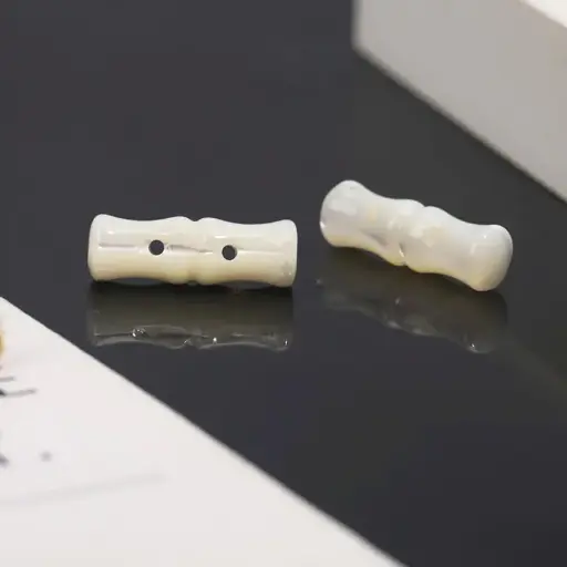 [912195 WHITE] Joined Bamboo-Style Japanese Shell Toggle Button