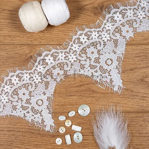 [9819/JF10156 WHITE] Floral Chantilly Lace Applique Trim with Scalloped Eyelash Fringe