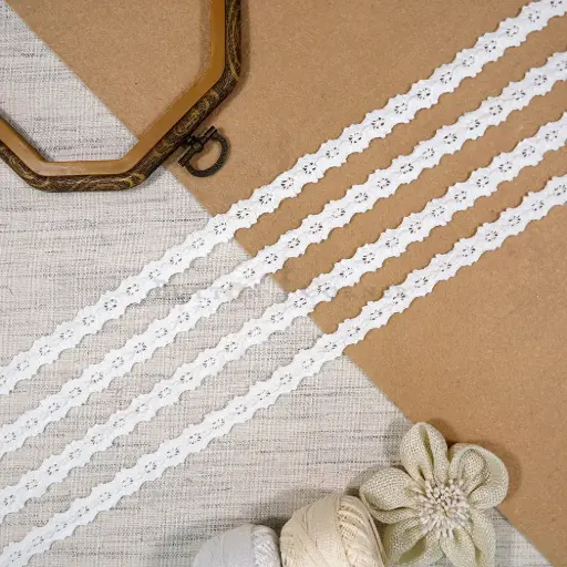 [CRL414 WHITE]  Blossom Design Crochet Lace