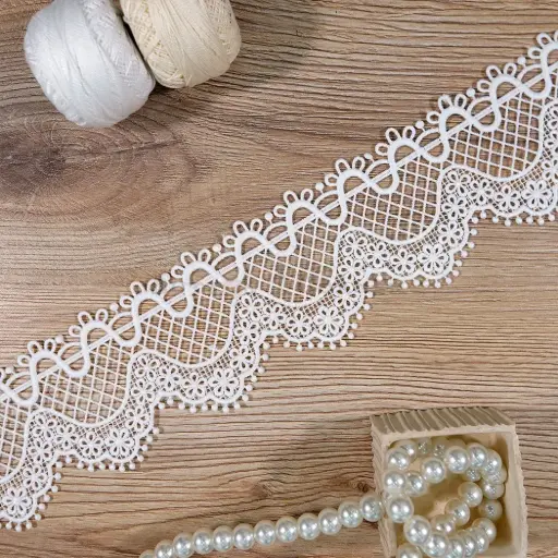 [32103-7 WHITE] 6-Petal Floral Shuttle Lace with Scalloped Edge 
