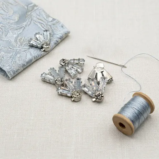 [FB416 CRYSTAL WHT] Fan Shaped Baguette Rhinestone Fancy Button