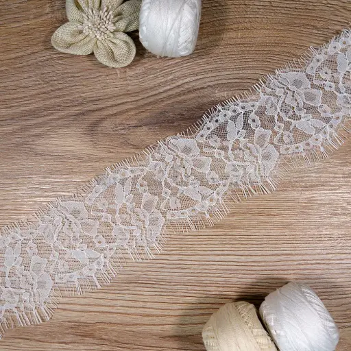 [JF20042 WHITE] Blossom Design Double Scalloped Eyelash Fringe Chantilly Lace